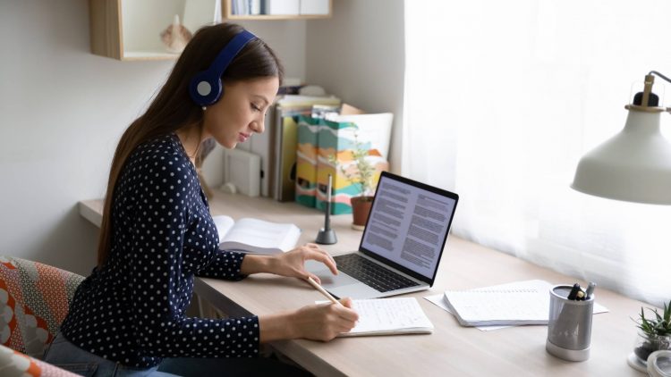 cours à distance interactifs plateforme création de questionnaires sur mesure