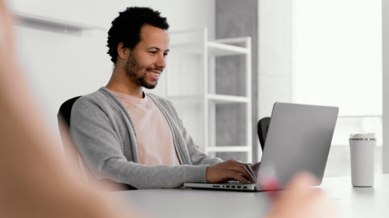 Entrepreneuriat : pourquoi opter pour un service en ligne ?