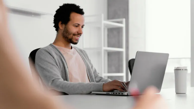 Entrepreneuriat : pourquoi opter pour un service en ligne ?