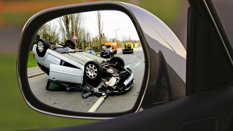 Prendre un avocat après un accident de la route est primordial