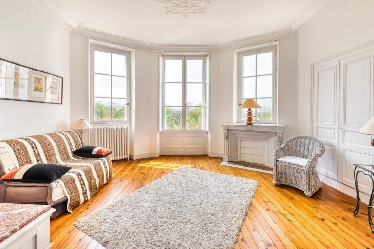 Comment se former aux bases de l'architecture intérieure tertiaire ?