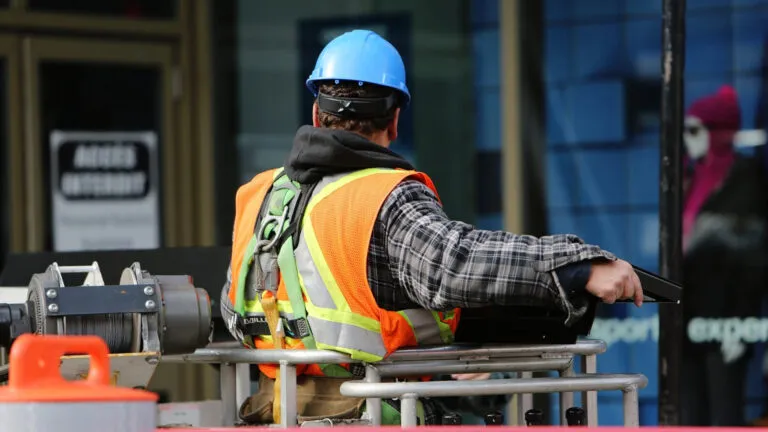 Équipement de protection EPI : obligatoire et indispensable sur chantier !