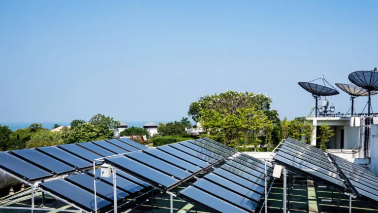 Optimisez votre énergie : les avantages du photovoltaïque pour les entreprises !