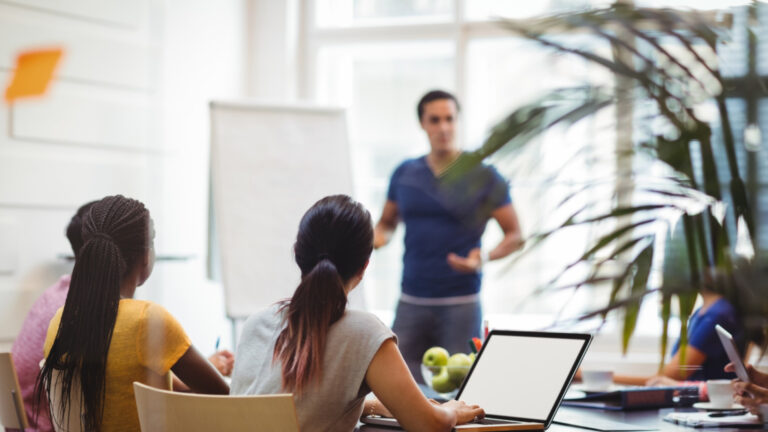 L'importance de la formation continue pour les artificiers dans un secteur en évolution