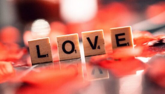 L_amour_et_la_romance_sur_le_lieu_de_travail