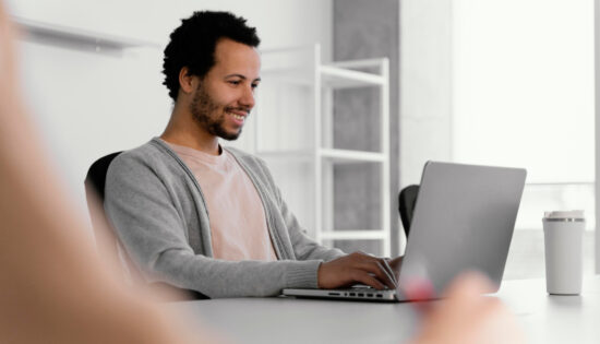Entrepreneuriat : pourquoi opter pour un service en ligne ?