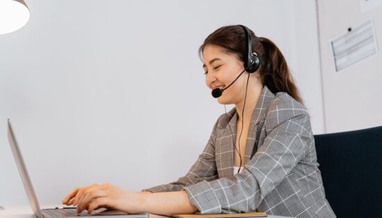 Comment_utiliser_le_lettrage_vitrine_pour_se_démarquer_de_la_concurrence_?