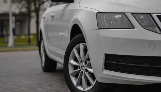 Utiliser_une_housse_pour_garantir_une_protection_optimale_à_votre_voiture