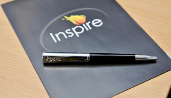 Pourquoi_l’impression_de_brochure_peut_être_bénéfique_pour_votre_entreprise_?