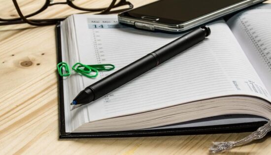 les-outils-indispensables-pour-se-creer-une-salle-de-visioconference-efficace0
