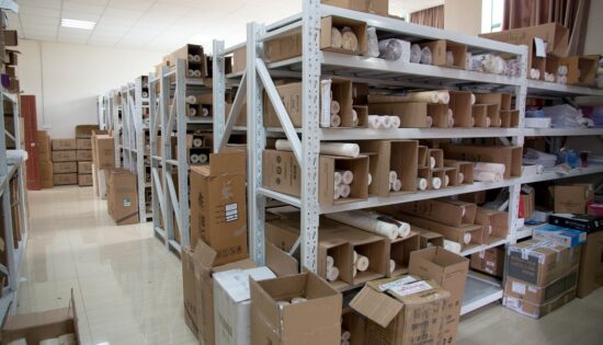 Profitez_de_votre_espace_de_stockage_grâce_à_un_système_de_rayonnage_sur_mesure