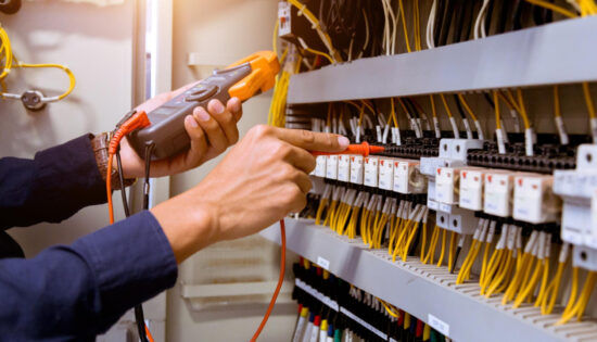 Installation électrique neuve : formalités et obligations à ne pas négliger pour les professionnels